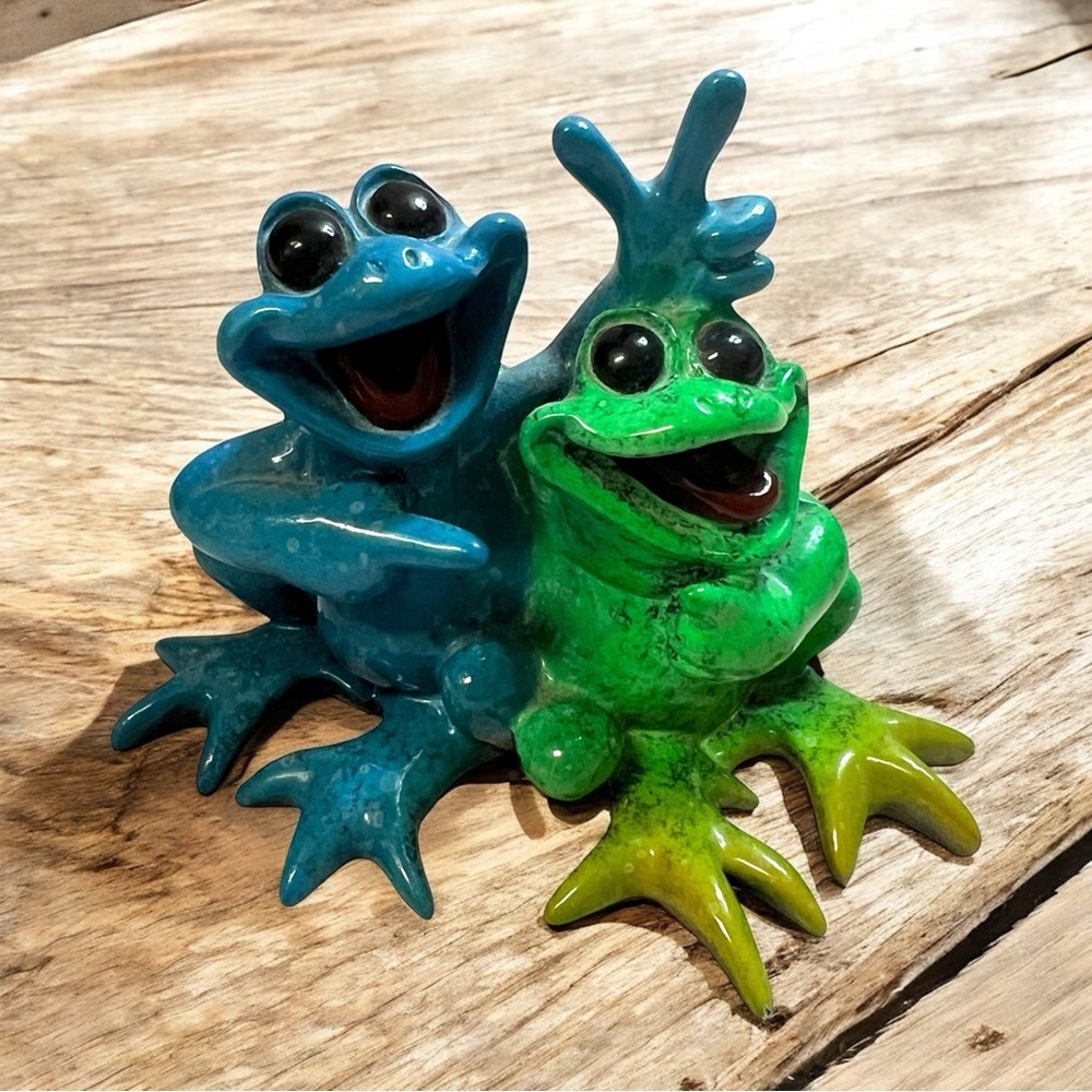 Kitty’s Critters Buddies Collectible 2007 Two Cheerful Frog Friends Figurine